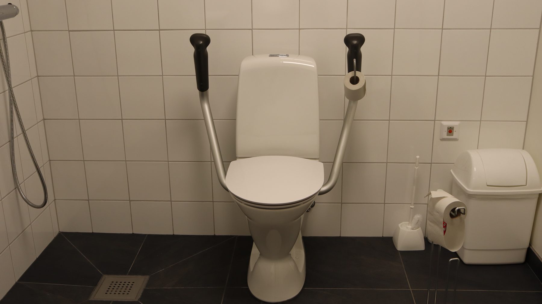 Sanitär installation i tillgänglig WC-miljö